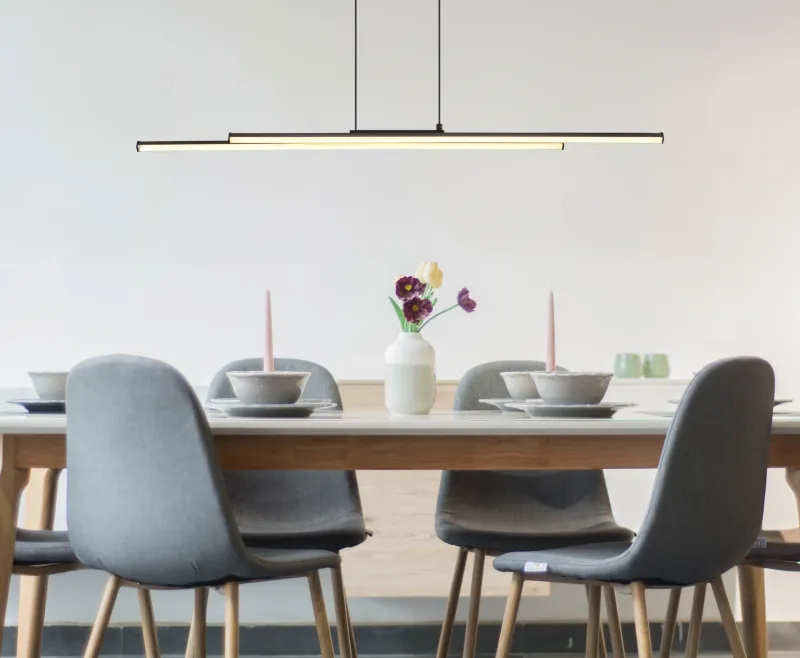 Kirina 110cm Zwart hanglamp Van Globo Lighting - Den stilrena designen i kombination med h&ouml;gkvalitativa material g&ouml;r Kirina till det perfekta valet f&ouml;r dig som s&ouml;ker en b&aring;de estetisk och funktionell belysningsl&ouml;sning.