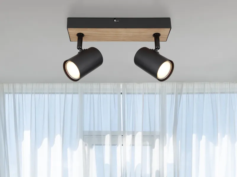 Robby 2 Natuur spot Van Globo Lighting - Robby &auml;r en&nbsp;stilren&nbsp;takspotlight som imponerar med sin eleganta design i mattsvart metall och MDF i tr&auml;-look.