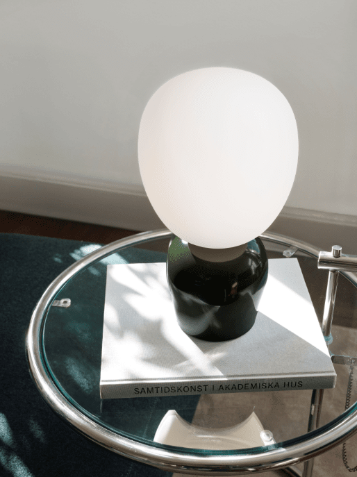 Buddy 34cm Groente tafellamp Van Belid - Met zijn gelijkmatige gloed en verfijnde design wordt Buddy een natuurlijk onderdeel van het huis, een metgezel die licht en karakter verspreidt voor generaties.