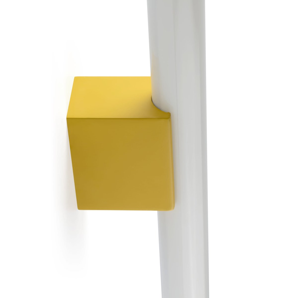 Calma 50cm Geel badkamerlamp Van Faro Barcelona - Calma is een wandlamp met een gele afwerking, perfect voor algemene verlichting in bijvoorbeeld keukens, gangen of gangen.