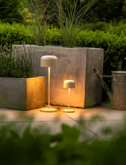Lille 20cm Zand Draagbare Van Konstsmide - De lamp is voorzien van een touchdimmer, waarmee u de helderheid en kleurtemperatuur kunt aanpassen van warmgeel tot warmwit licht.