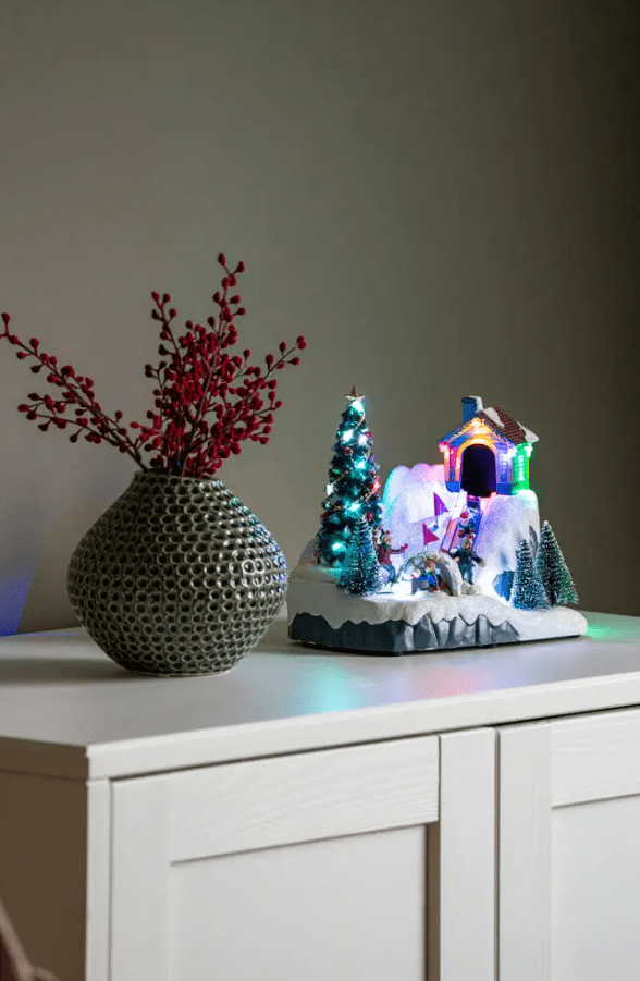 Winterlandschap LED 18cm Veelkleurig Van Konstsmide - Het is aan te raden om het op een kantoor in de hal of bij het raam in de woonkamer te plaatsen.