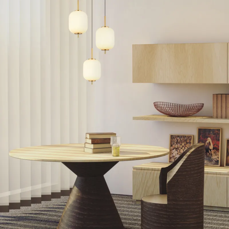 Ewald Ø38 Messing hanglamp Van Globo Lighting - &nbsp;Lampan &auml;r tillverkad av en exklusiv kombination av m&auml;ssing, mattsvart metall och opalglas, vilket ger en sofistikerad och harmonisk k&auml;nsla.