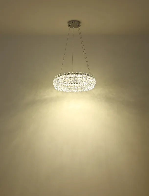 Diann Ø60 Chroom hanglamp Van Globo Lighting - Med en diameter p&aring; 60 cm och en imponerande ljusstyrka p&aring; 4460 lumen ger den en kraftfull och j&auml;mn belysning.