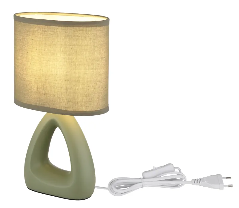 Triangle 30cm Groente tafellamp Van Globo Lighting - Den triangelformade basen med ett stilrent utskuret h&aring;l ger ett modernt intryck, medan den ovala textilsk&auml;rmen i mjuk ljusgr&ouml;n f&auml;rg sprider ett behagligt och j&auml;mnt ljus.