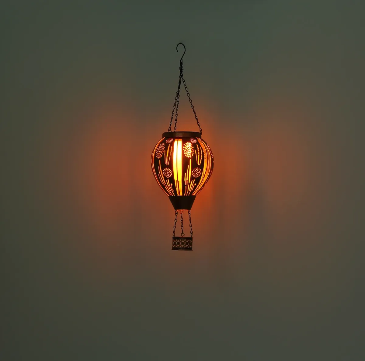 Balloon Koper solarlamp Van Globo Lighting - En unik och st&auml;mningsfull detalj som ger utomhusmilj&ouml;n en lekfull och elegant touch!