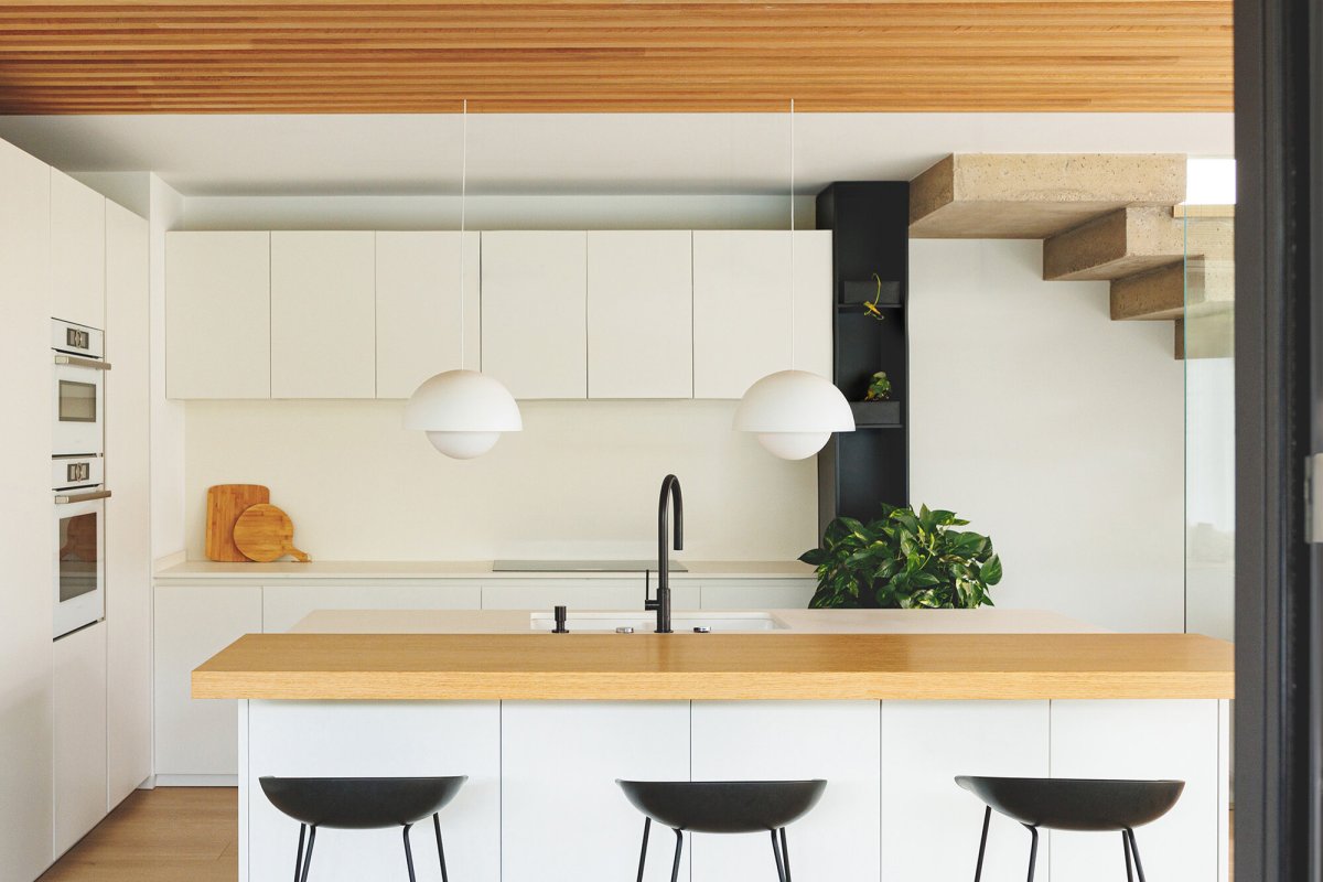 Marisol Ø30 Wit hanglamp Van Faro Barcelona - Met zijn witte afwerking past Marisol perfect in elke ruimte, van de keuken en woonkamer tot de hal en eetkamer.