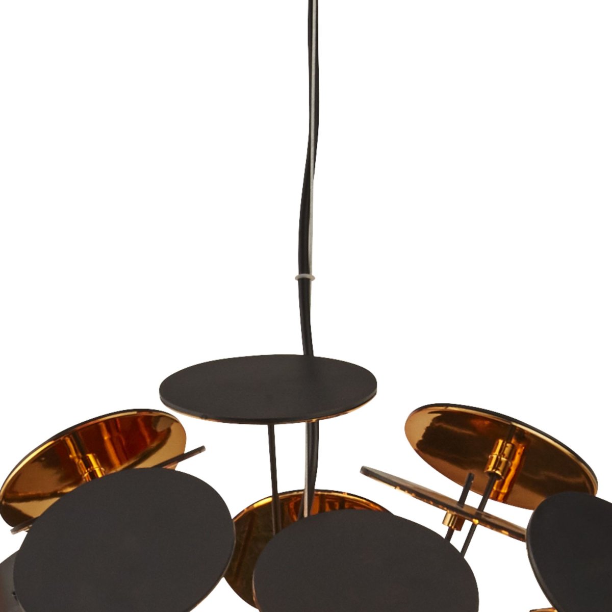 Discus Ø54 Zwart hanglamp Van Searchlight - De Discus hanglamp met zes lichtbronnen heeft een matzwarte afwerking en metalen spikes met ronde schijven aan de uiteinden en een goudkleurige binnenkant.