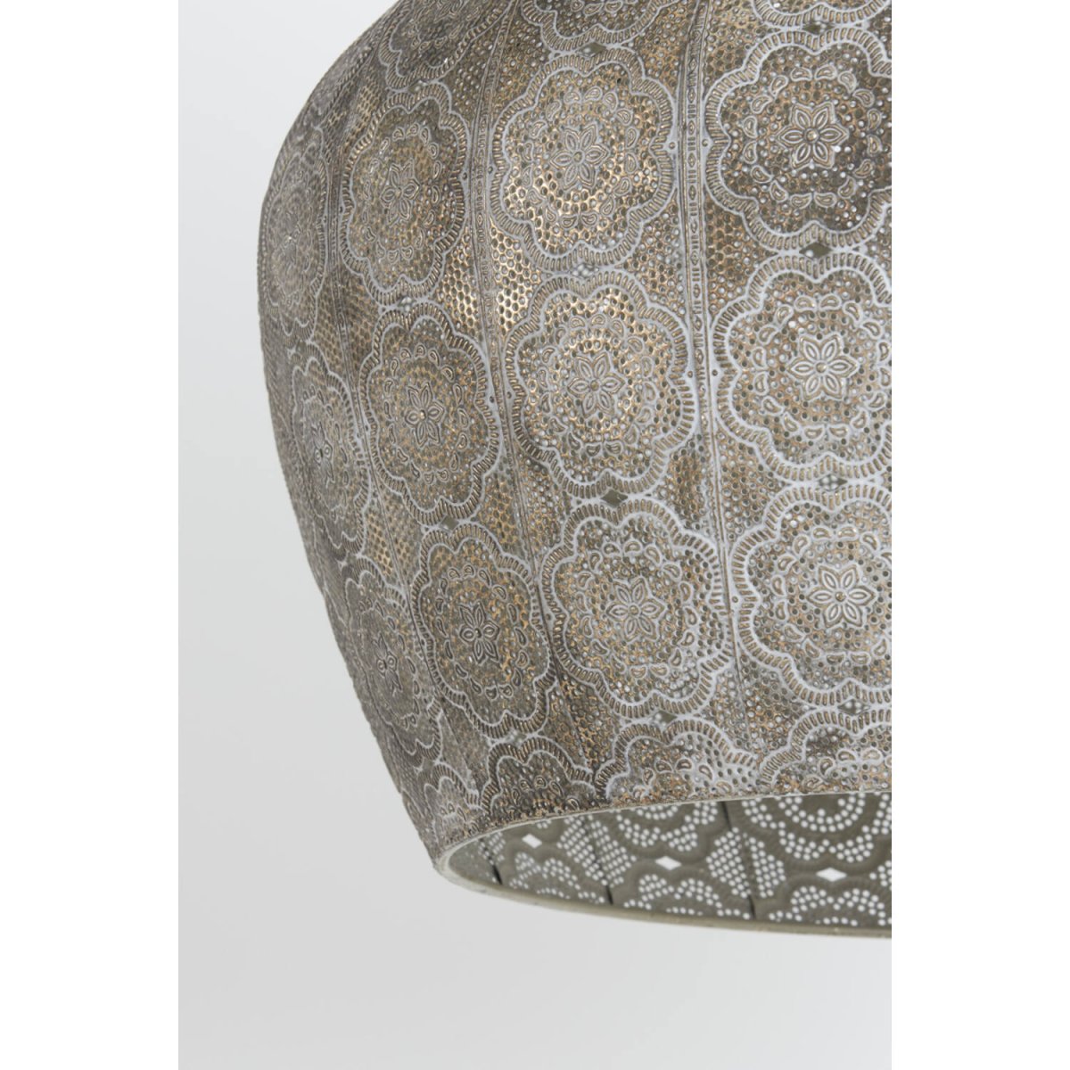 Emine Ø52 Bronzen hanglamp Van Light & Living - Emine is een elegante metalen plafondlamp met een bruingouden afwerking en een gedetailleerd gestanst patroon.