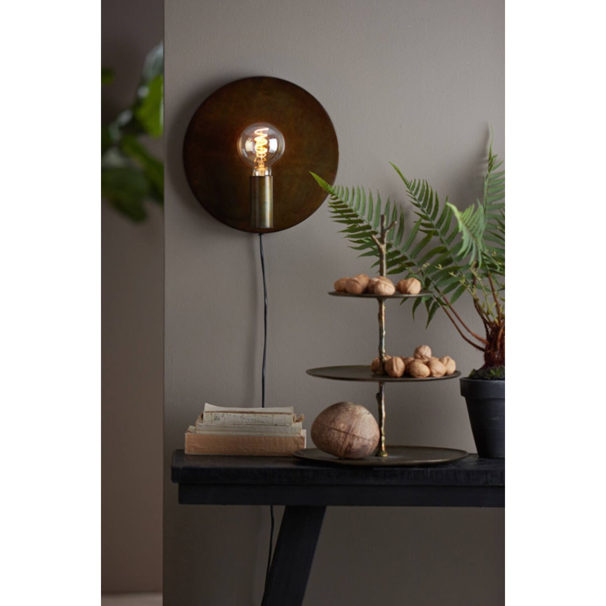 Disc Ø30 Bronzen wandlamp Van Light & Living - Disc is een elegante wandlamp met een rustieke goudgrijze afwerking.