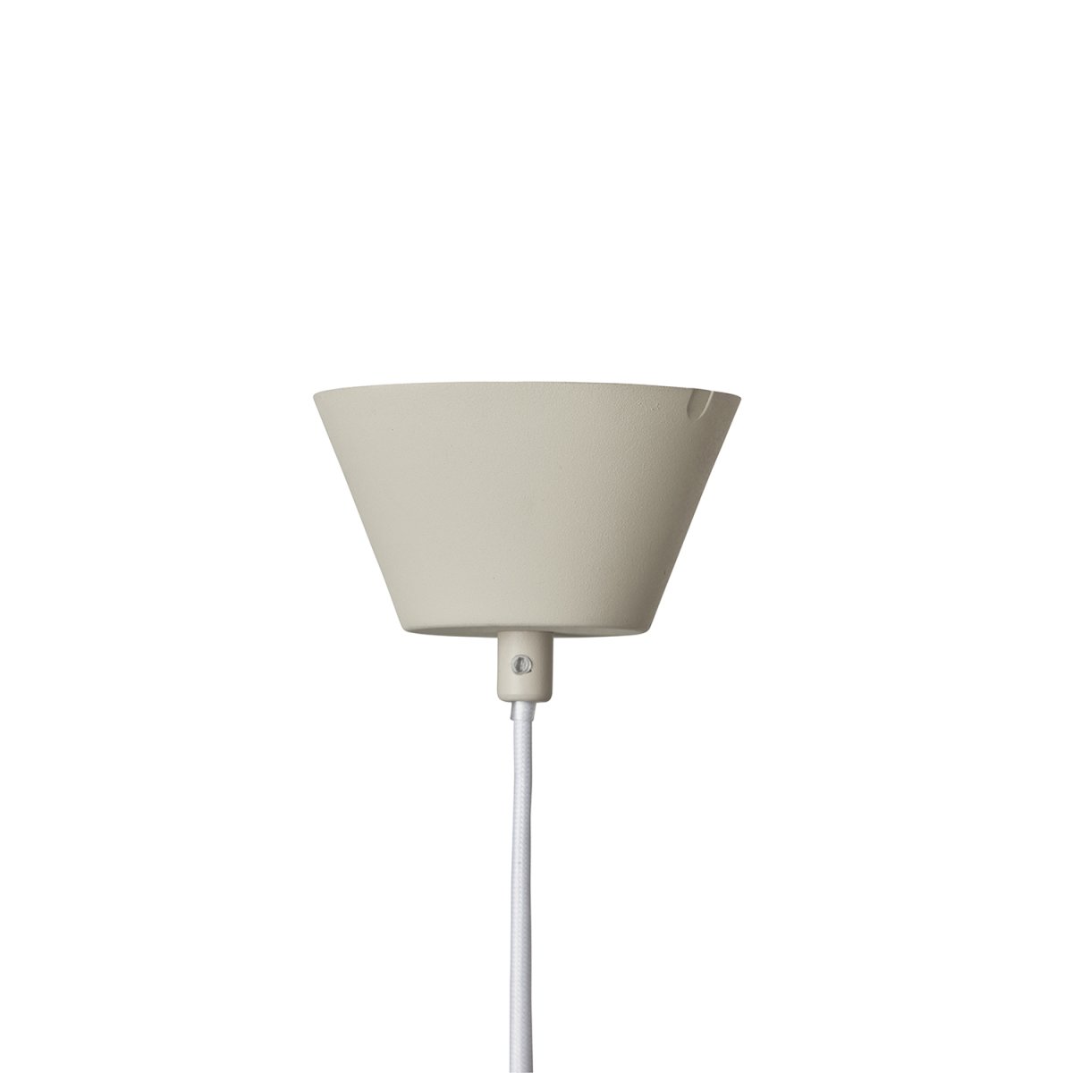 Down Ø15 Lichtbeige hanglamp Van CO Bankeryd - Om het design van de lamp optimaal tot zijn recht te laten komen, adviseren wij om een bolvormige lichtbron met een diameter van 95 cm te kiezen.