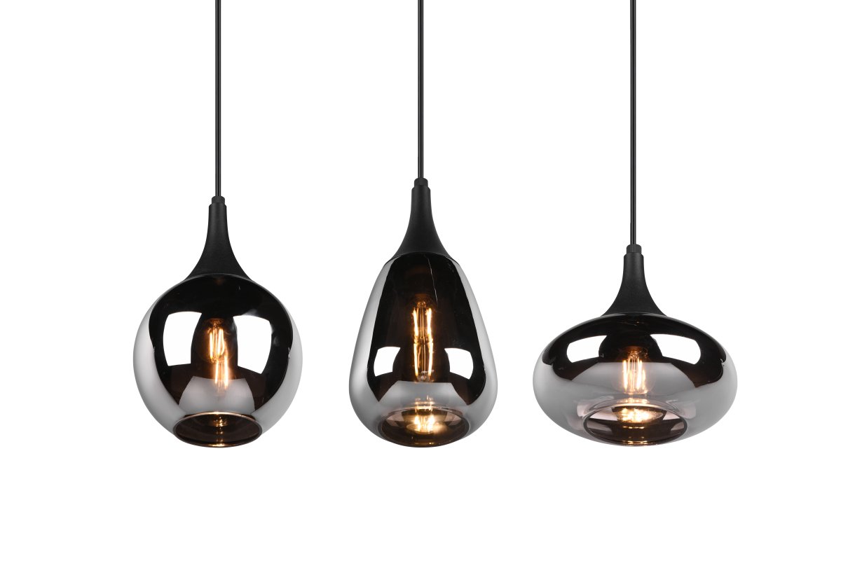 Lumina 68cm Zwart hanglamp Van Trio Lighting - De verschillende vormen van de drie lampenkappen en de combinatie van metaal en glas cre&euml;ren een prachtige en unieke lichtsfeer en geven uw eethoek een moderne toets.