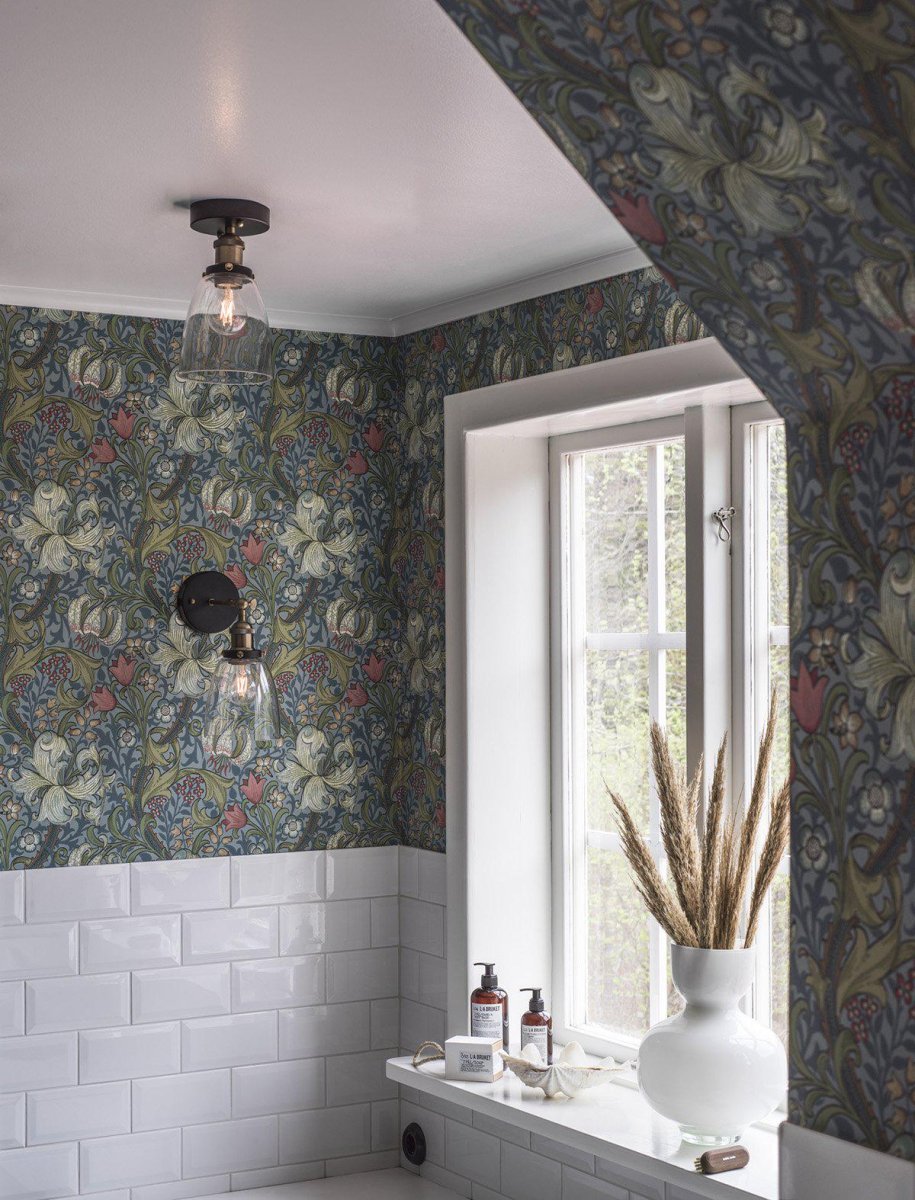 Kappa 14cm Zwart badkamerlamp Van PR Home - Omdat de glazen kap met de hand wordt gemaakt, kunnen er af en toe luchtbelletjes in het glas zitten en kunnen er ongelijkheden in de dikte van het glasoppervlak voorkomen.