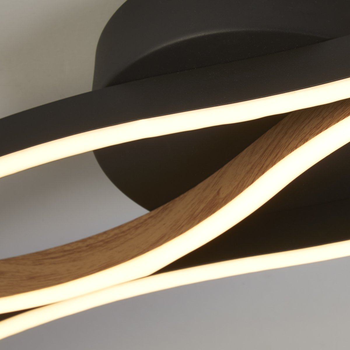 Bloom 108cm Zwart plafondlamp Van Searchlight - De Bloom plafondlamp in zwart metaal en houtlook is een stijlvol en functioneel interieurdetail dat elke kamer zal verfraaien.