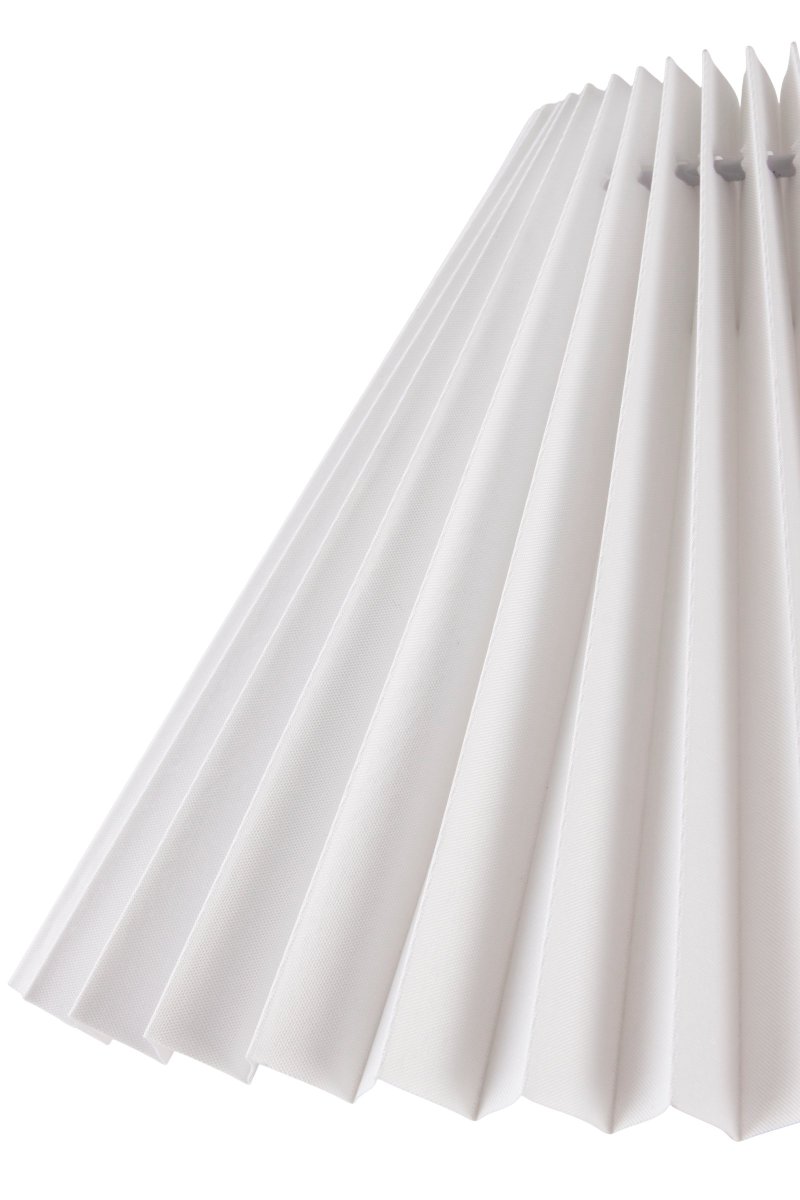 Flora 46cm Modder tafellamp Van Globen Lighting - Johanna wilde een lamp ontwerpen die gemaakt is van materialen, kleuren en vormen die passen in de natuur en die zowel in een landelijke als in een moderne omgeving past.