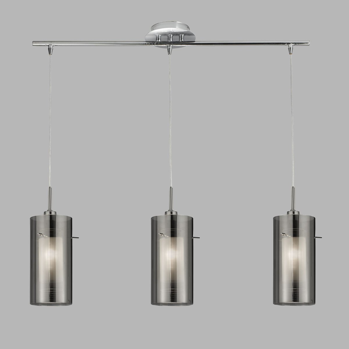 Duo 70cm Zilver hanglamp Van Searchlight - De drie glazen kappen hebben een gerookte buitenkant en een matte binnenkant, die samen een elegant licht creëren.