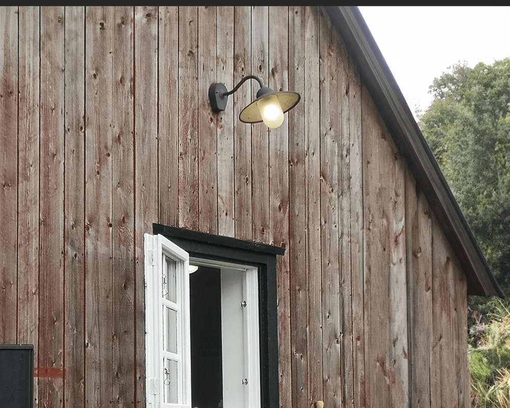 Stall Zwart buitenlamp Van Westal - De armatuur heeft een E27-fitting.