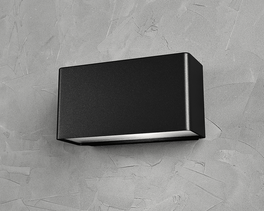 Jubilar II Zwart buitenlamp Van Westal - Het achterstuk heeft twee in- en uitgangen en is voorzien van snelaansluitklemmen voor eenvoudige aansluiting.