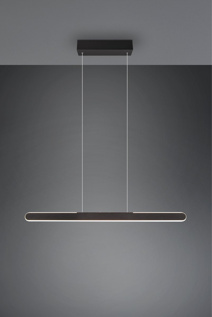 Helios 100cm Zwart hanglamp Van Trio Lighting - De heldere en moderne lijnen van de lamp geven het huis een elegante uitstraling, die wordt versterkt door de op- en neerwaartse verlichting.