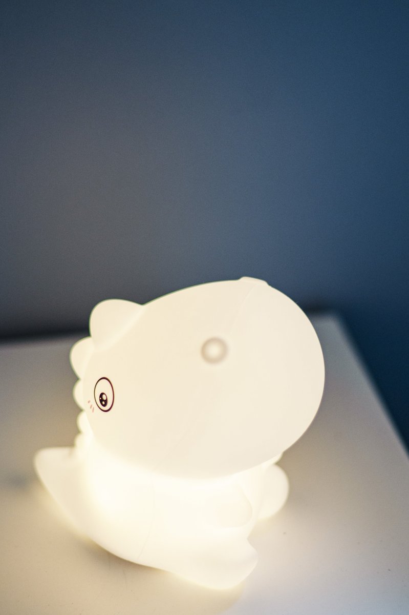 Dinosaur Wit kinderlamp Van Star Trading - Een transformator is niet inbegrepen en het lampje werkt op 3,7V DC.