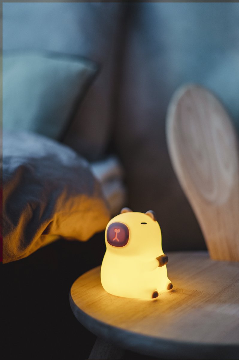 Capybara Wit kinderlamp Van Star Trading - De lamp heeft een aanraakfunctie waarmee je hem met een lichte aanraking kunt in- en uitschakelen of tussen verschillende mooie kleuren kunt wisselen.