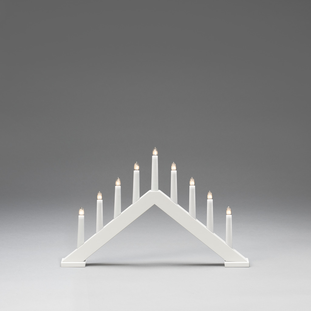 Candelabra 9 Lights Mat wit Van Konstsmide - Geef uw huis een tijdloze en stijlvolle kerstsfeer met deze elegante adventskandelaar van wit gelakt hout.