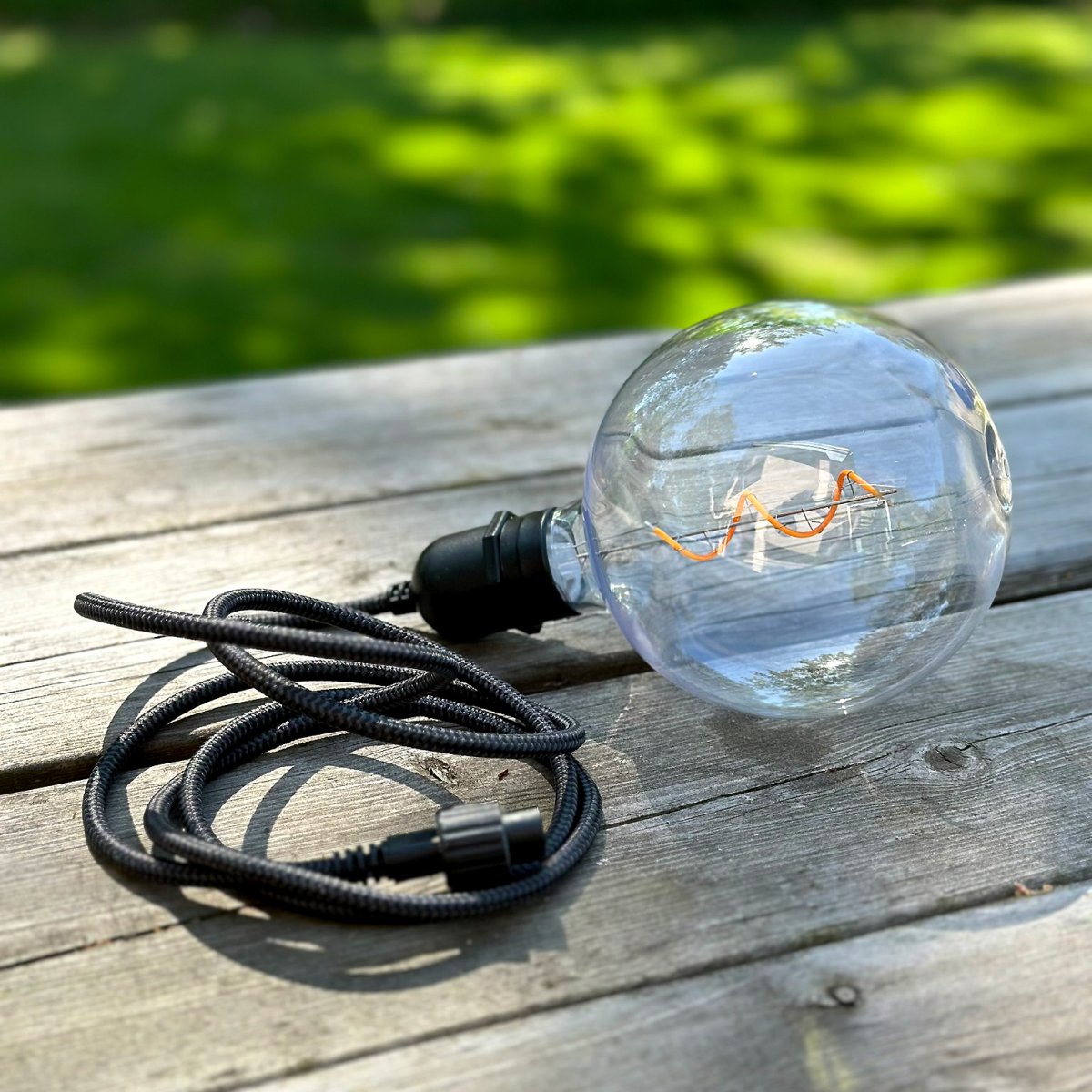 Deco bulb XL Transparant Van Lightson - Voor een optimale levensduur adviseren wij u de transformator niet met meer dan 85% van de maximale capaciteit te belasten.