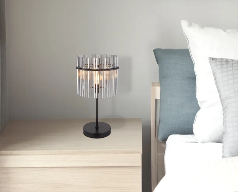Gorley 55cm Zwart tafellamp Van Globo Lighting - Med sitt genomt&auml;nkta utf&ouml;rande och h&ouml;gkvalitativa material sm&auml;lter Gorley harmoniskt in i moderna inredningsstilar och ger varje rum en stilfull touch.