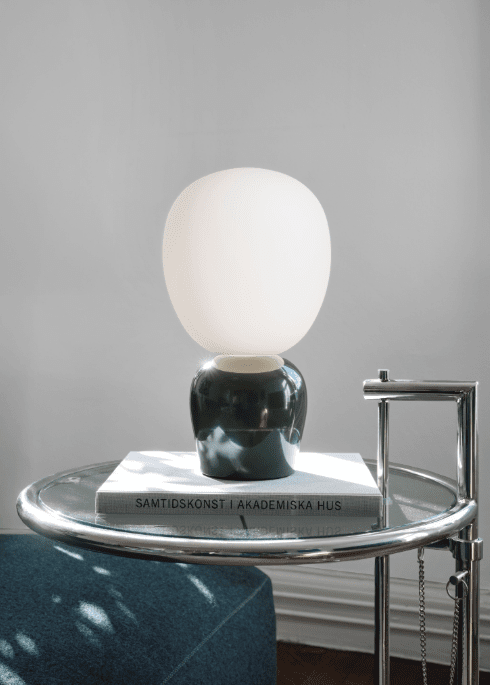 Buddy 34cm Groente tafellamp Van Belid - Met zijn gelijkmatige gloed en verfijnde design wordt Buddy een natuurlijk onderdeel van het huis, een metgezel die licht en karakter verspreidt voor generaties.