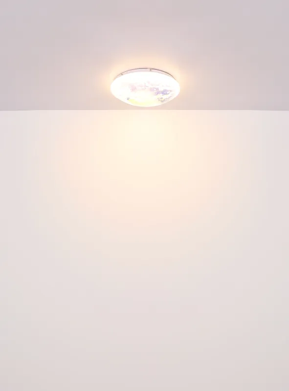 Gaia Ø35 Wit kinderlamp Van Globo Lighting - Ett utm&auml;rkt val f&ouml;r vardagsrum, kontor eller barnrum och fungerar b&aring;de som en funktionell ljusk&auml;lla och en dekorativ inredningsdetalj.