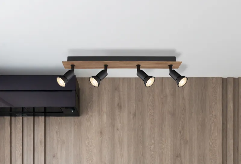 Drew 4 Natuur spot Van Globo Lighting - Drew &auml;r en stilren takspotlight som imponerar med sin design i svart metall och m&ouml;rkt tr&auml;.