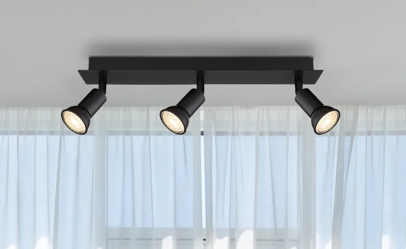 Drew 3 Zwart spot Van Globo Lighting - Drew &auml;r en stilren takspotlight som imponerar med sin enhetliga svarta design.
