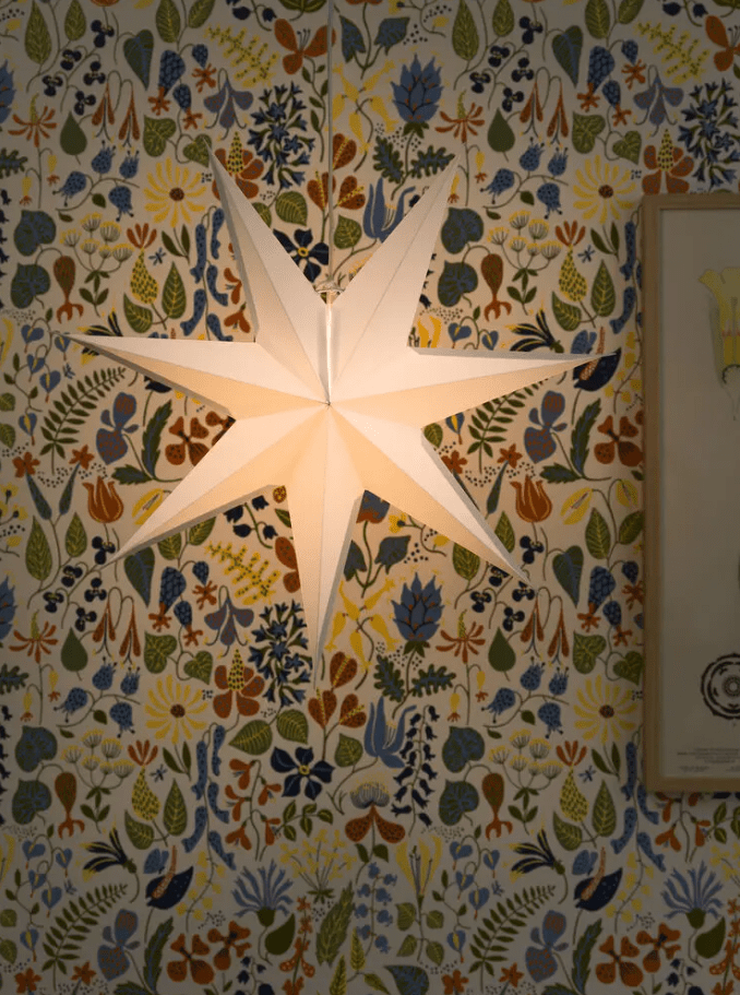 Papieren Ster Ø60 Grijs Van Konstsmide - Ideaal om in het raam te hangen of tegen een mooie muur &ndash; een tijdloze decoratie die elke kamer met haar eenvoudige elegantie verfraait.
