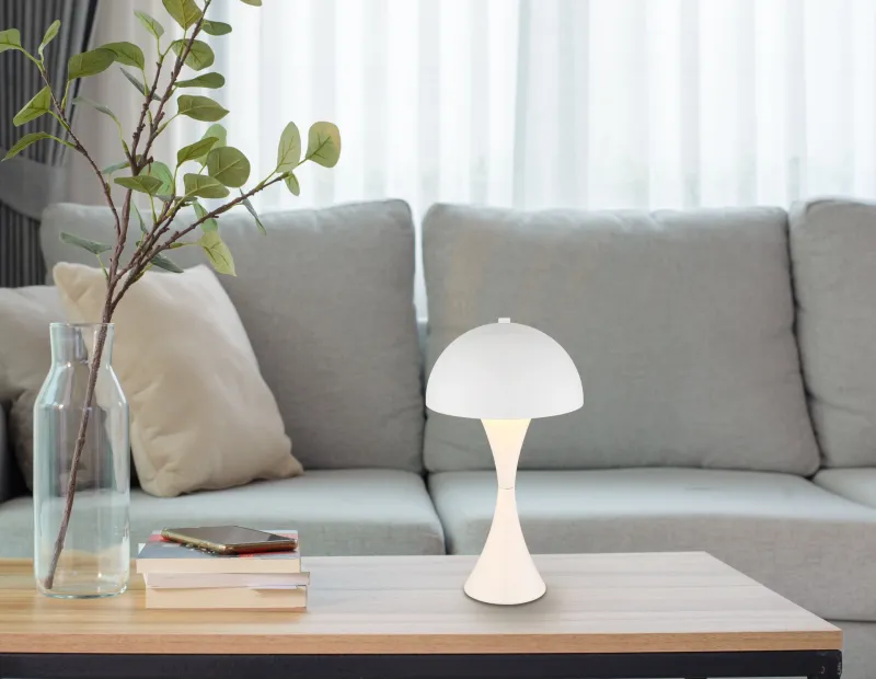 Dima 36cm Wit tafellamp Van Globo Lighting - Perfekt f&ouml;r moderna milj&ouml;er, d&auml;r den ger en sofistikerad touch samtidigt som den sprider behagligt ljus.