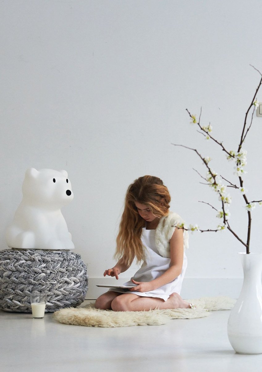 Nanuk Star Light Wit kinderlamp Van Mr Maria - Nanuk, bekend en geliefd om zijn verhalen en stijlvolle expressie, vormt een uniek en rustgevend detail in de kamer.