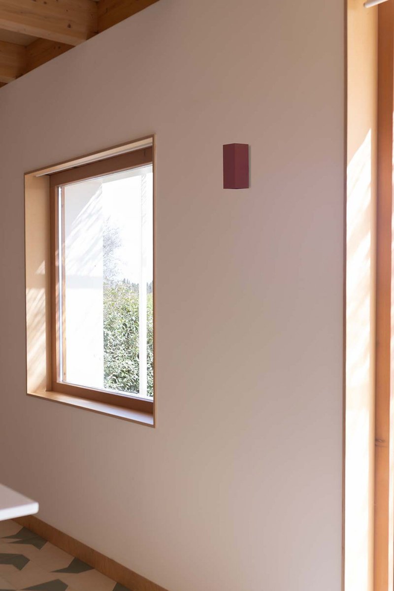 Lune 15cm Terracotta gecanneleerd wandlamp Van Faro Barcelona - Lune is een vierkante wandlamp met een gecanneleerde terracotta afwerking, perfect voor gangen en doorgangen.