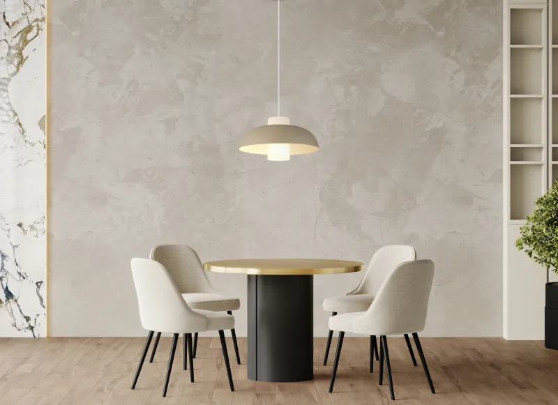 Lowe Ø38 Zand hanglamp Van Globo Lighting - Den runda sk&auml;rmen i matt sandf&auml;rgad metall ger ett elegant och tidl&ouml;st uttryck, medan den cylinderformade sk&auml;rmen i opalglas sprider ett mjukt och behagligt ljus.