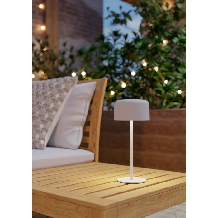 Roccanova 30cm Wit solarlamp Van Eglo - De lamp laadt u eenvoudig op via het zonnepaneel of de meegeleverde USB-kabel en beschikt over een touchdimmer met drie helderheidsniveaus, waarmee u de verlichting naar wens kunt aanpassen.