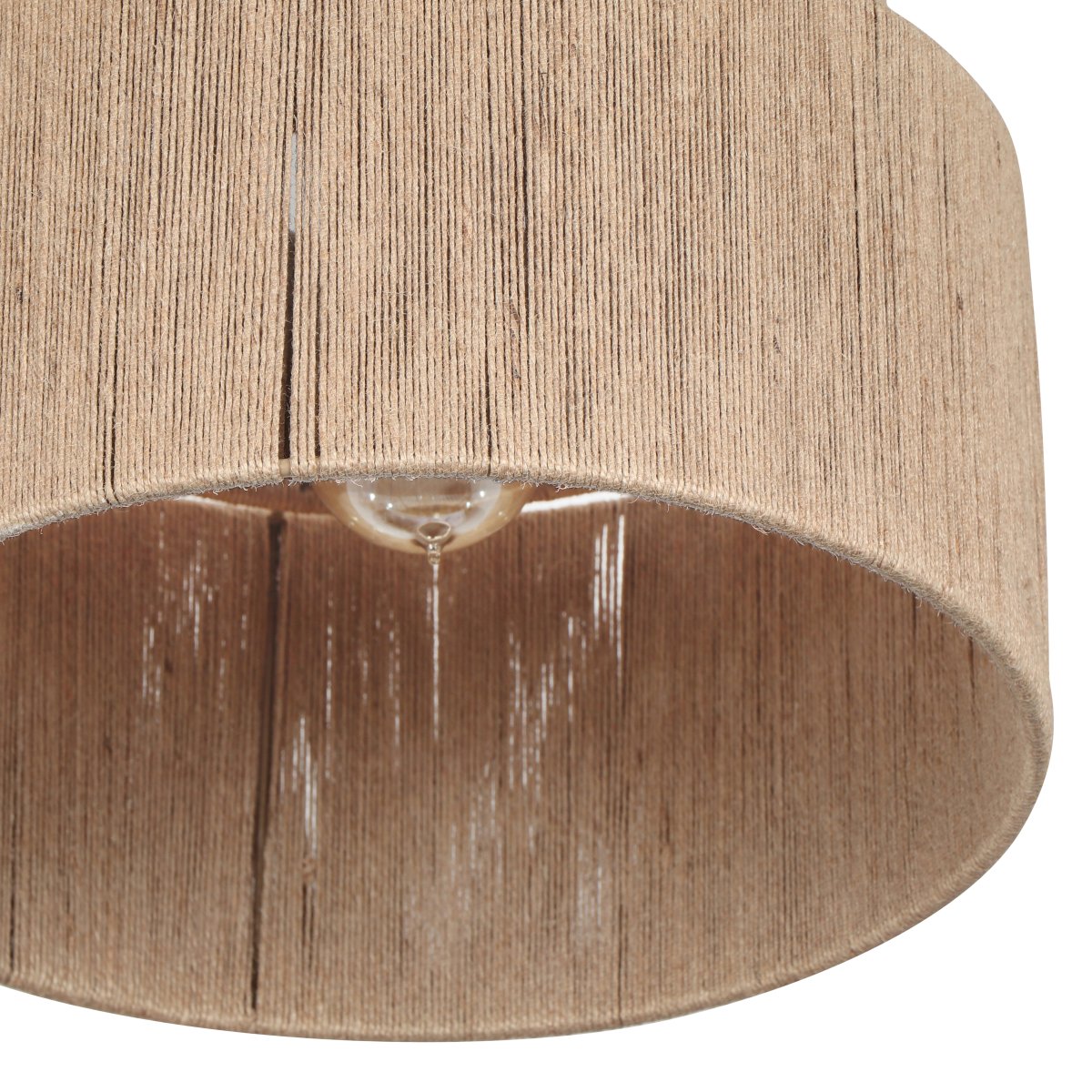 Smilla Ø30 Natuur plafondlamp Van Trio Lighting - Met de elegante combinatie van natuurlijk jute en matzwart metaal combineert Smilla rustieke charme met modern design - een perfect detail voor een stijlvol en harmonieus interieur.