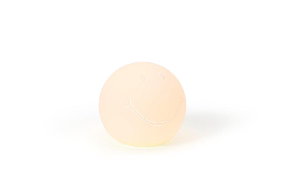 Bundle of Light - Smiley Mini Wit kinderlamp Van Mr Maria - Voeg wat licht en vreugde toe aan uw dag en uw huis met deze charmante Smiley-lamp.