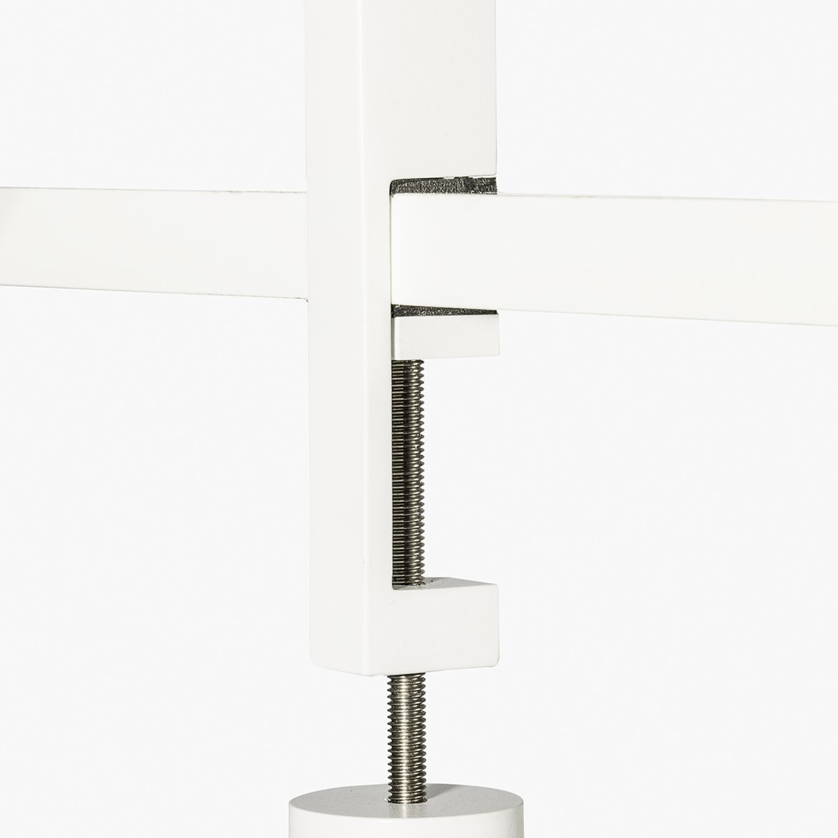 Inviting 86cm Wit klemlamp Van Faro Barcelona - Inviting is een flexibele armaturenserie, ontworpen door Bohman&amp;Folenius, ontworpen om aan uw behoeften en stemmingen te voldoen.