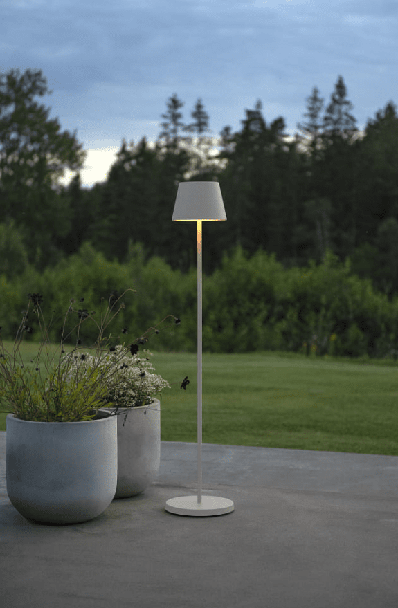 Pomezia 124cm Wit Draagbare Van Konstsmide - Op de lamp bevindt zich een touchdimmer waarmee u de helderheid en kleurtemperatuur kunt aanpassen.