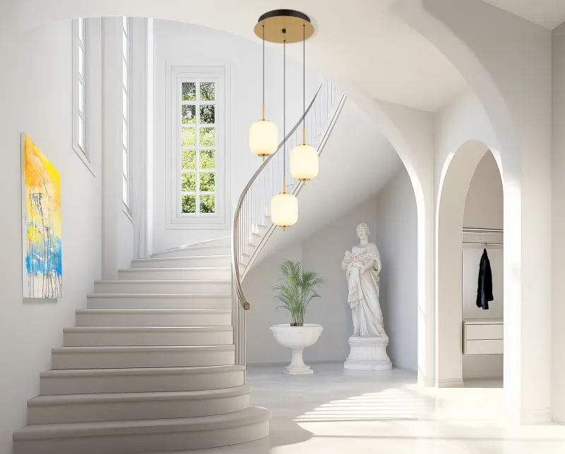 Ewald Ø38 Messing hanglamp Van Globo Lighting - &nbsp;Lampan &auml;r tillverkad av en exklusiv kombination av m&auml;ssing, mattsvart metall och opalglas, vilket ger en sofistikerad och harmonisk k&auml;nsla.