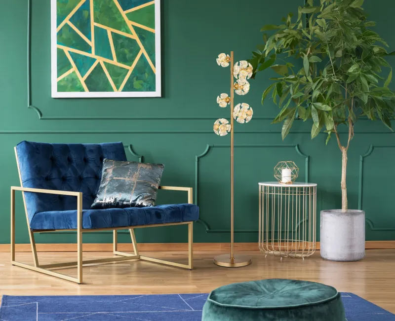 Virina Goud vloerlamp Van Globo Lighting - Med en perfekt balans mellan modern design och funktionalitet blir Virina ett lyxigt blickf&aring;ng som f&ouml;rh&ouml;jer rummets karakt&auml;r och skapar unika ljusmoment.