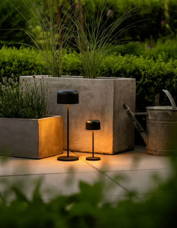 Lille 36cm Zwart Draagbare Van Konstsmide - De lamp is voorzien van een touchdimmer, waarmee u de helderheid en kleurtemperatuur kunt aanpassen van warmgeel tot warmwit licht.