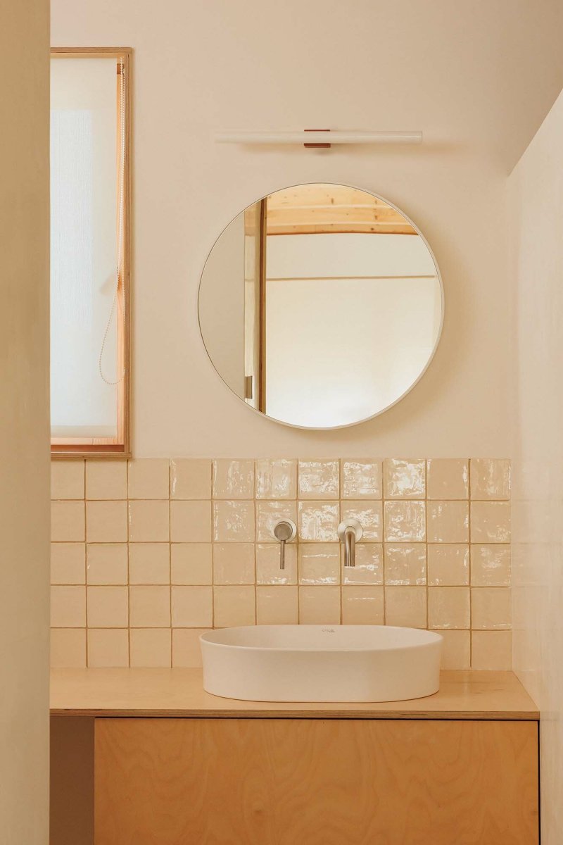 Calma 50cm Terracotta badkamerlamp Van Faro Barcelona - Calma is een wandlamp met een terracotta afwerking, perfect voor algemene verlichting in bijvoorbeeld keukens, gangen of gangen.