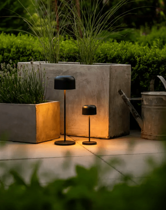 Lille 20cm Zwart Draagbare Van Konstsmide - De lamp is voorzien van een touchdimmer, waarmee u de helderheid en kleurtemperatuur kunt aanpassen van warmgeel tot warmwit licht.