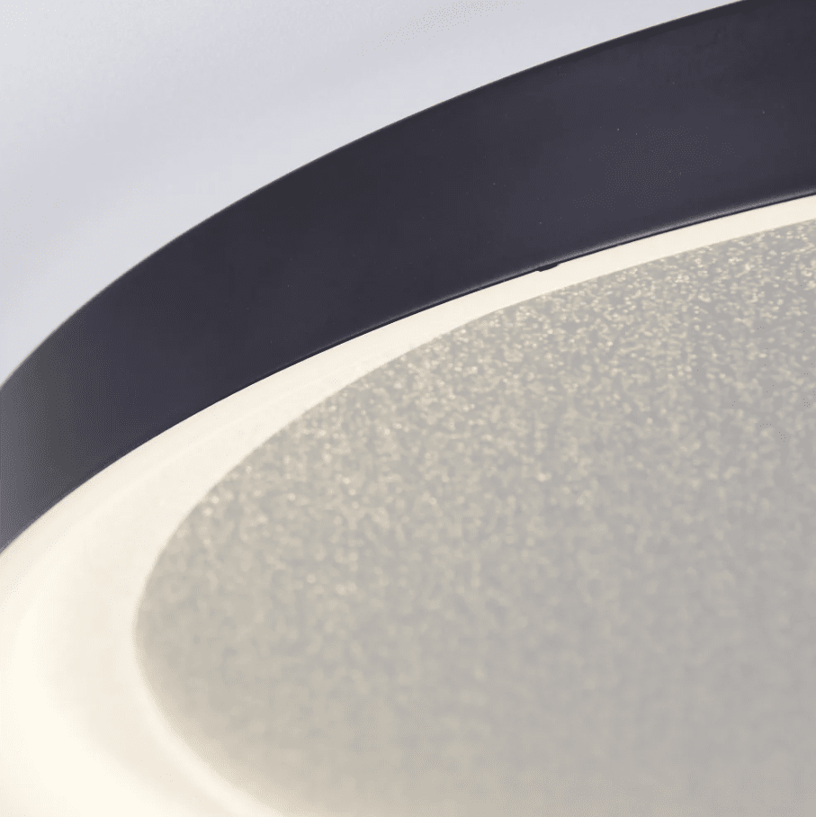 Quito Ø42 Zwart plafondlamp Van Brilliant - Quito is een elegante plafondlamp met een strak design en een hoogte van slechts 4 cm.