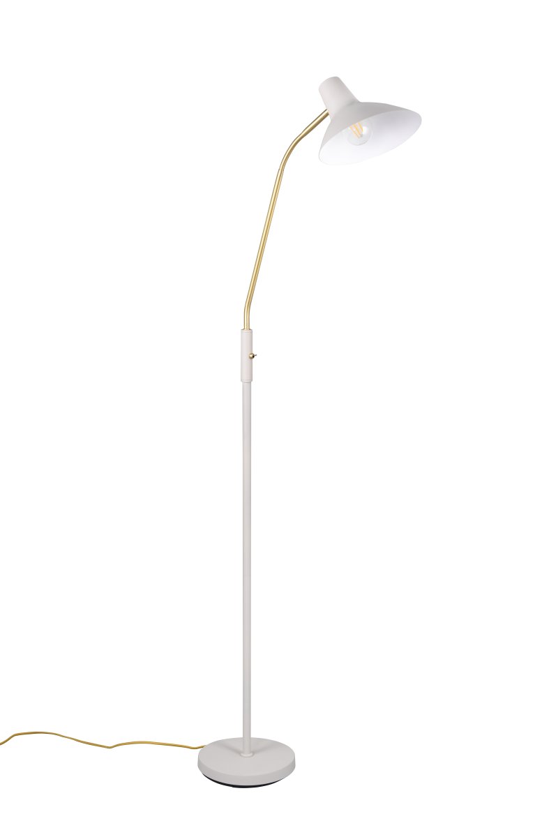 Traveller Grijs vloerlamp Van Trio Lighting - De warmgrijze kleurstelling en de lichtarm in mat messing zorgen voor een verfijnde touch, terwijl het minimalistische design past in verschillende interieurstijlen.