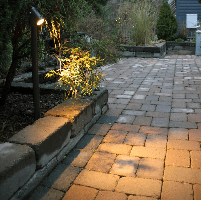 Luna65 Donkergrijs Van Lightson - &nbsp;Under vinterhalv&aring;ret n&auml;r sn&ouml;n t&auml;cker marken &auml;r Luna 65 ett utm&auml;rkt alternativ, eftersom den d&aring; kommer upp ovanf&ouml;r sn&ouml;t&auml;cket och skapar en magisk st&auml;mning i vinterlandskapet.